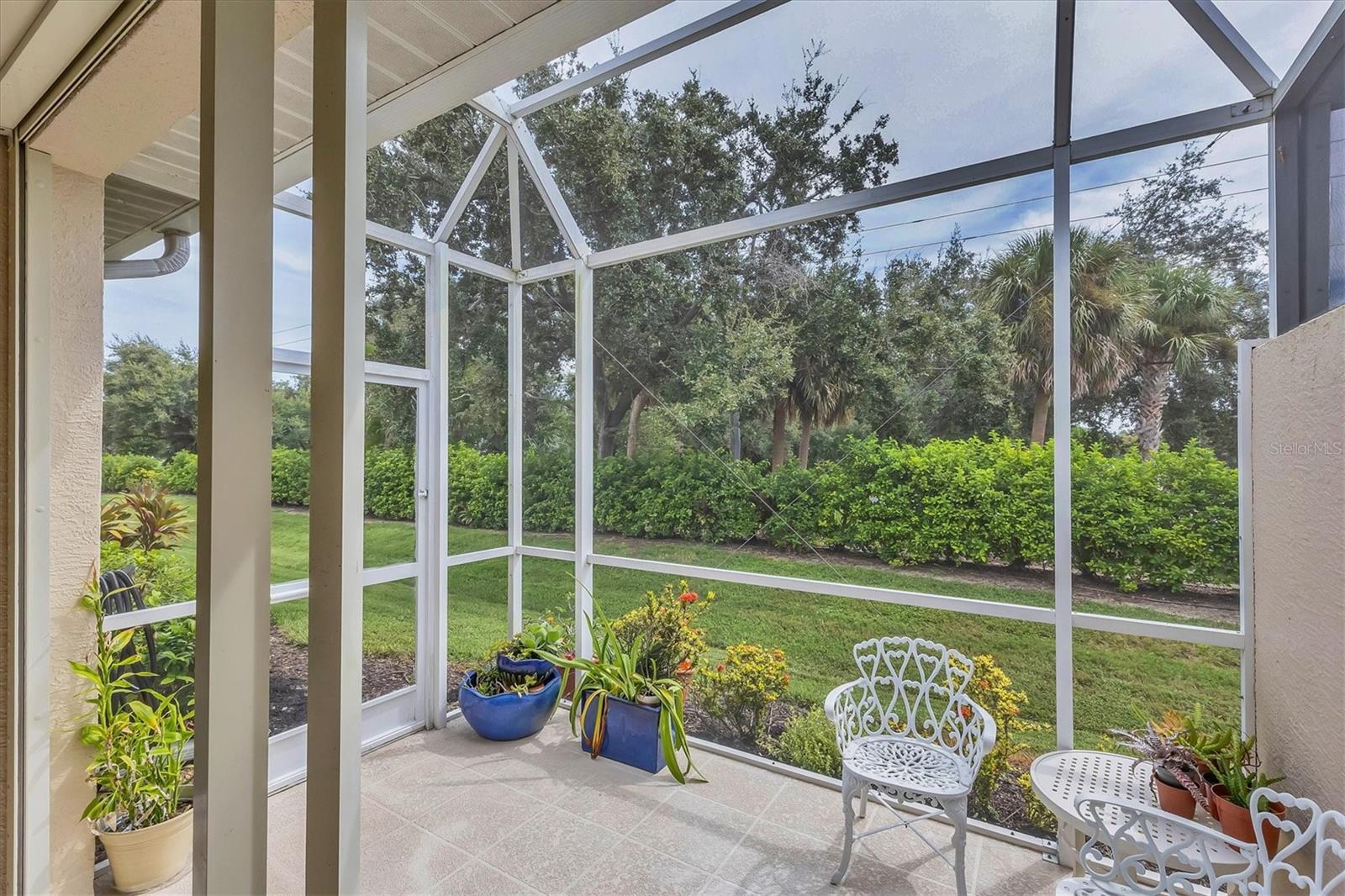 PELICAN POINTE GOLF & COUNTRY CLUB - Residential