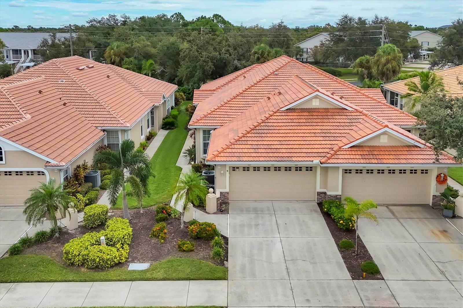 PELICAN POINTE GOLF & COUNTRY CLUB - Residential