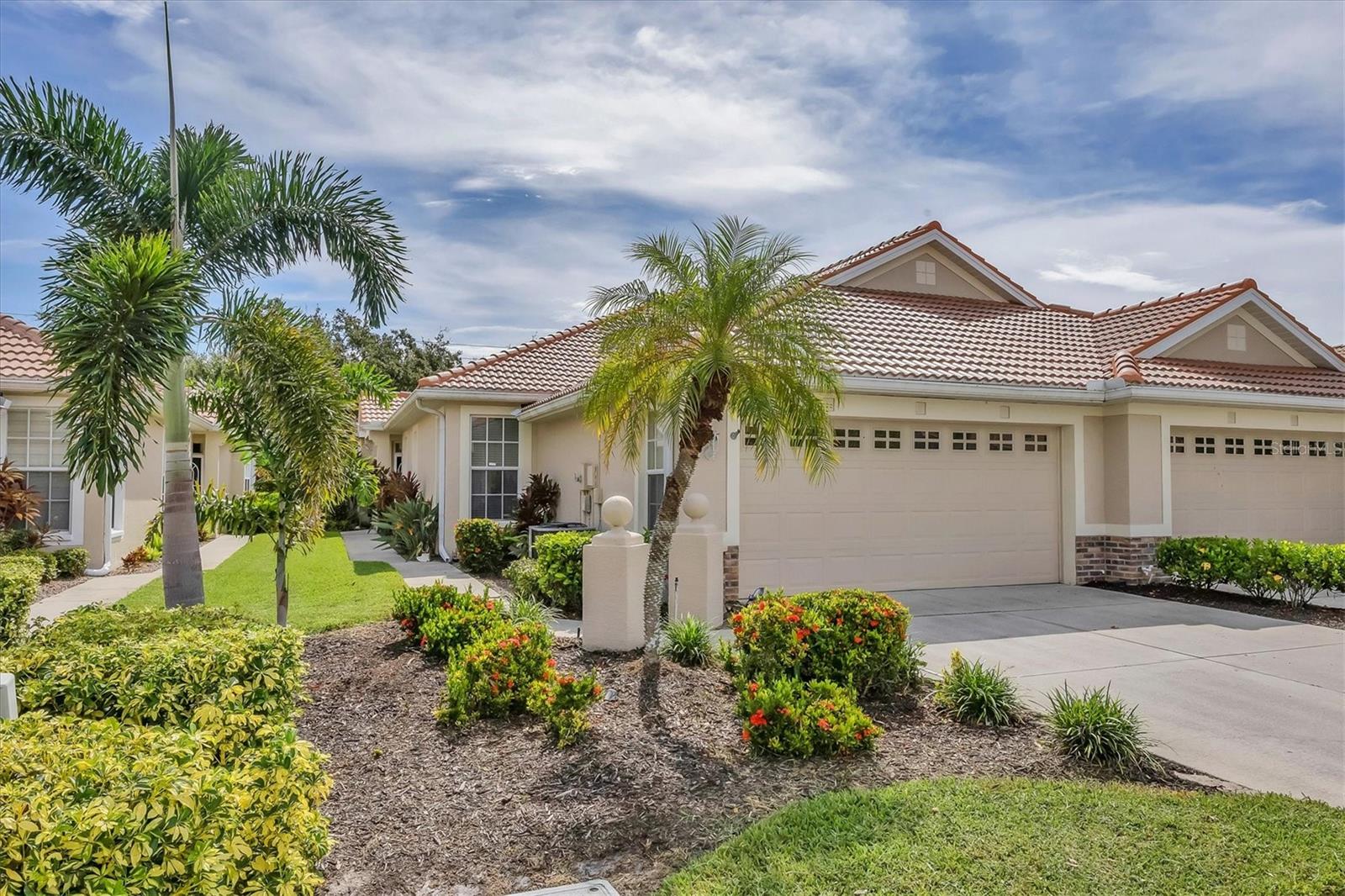PELICAN POINTE GOLF & COUNTRY CLUB - Residential