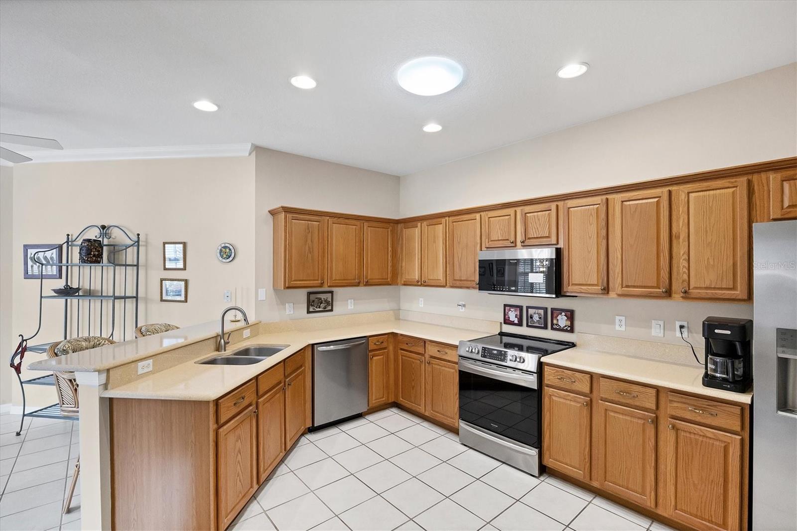 PELICAN POINTE GOLF & COUNTRY CLUB - Residential