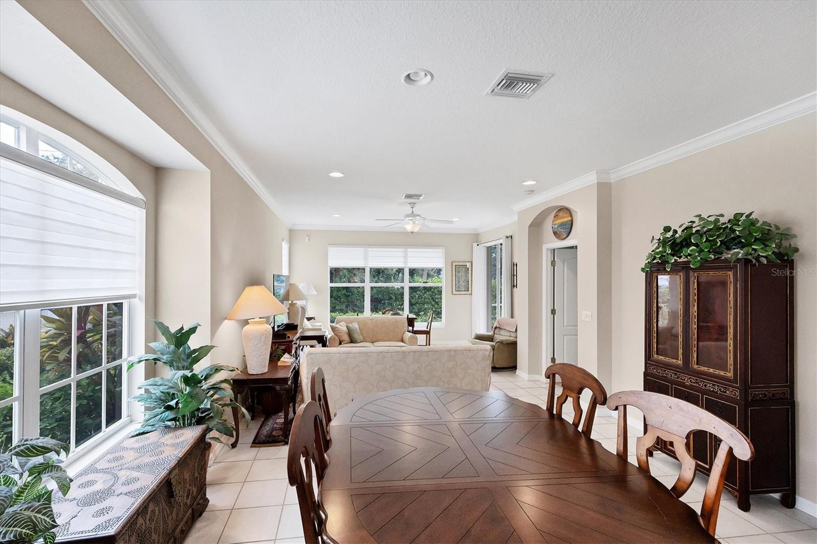 PELICAN POINTE GOLF & COUNTRY CLUB - Residential