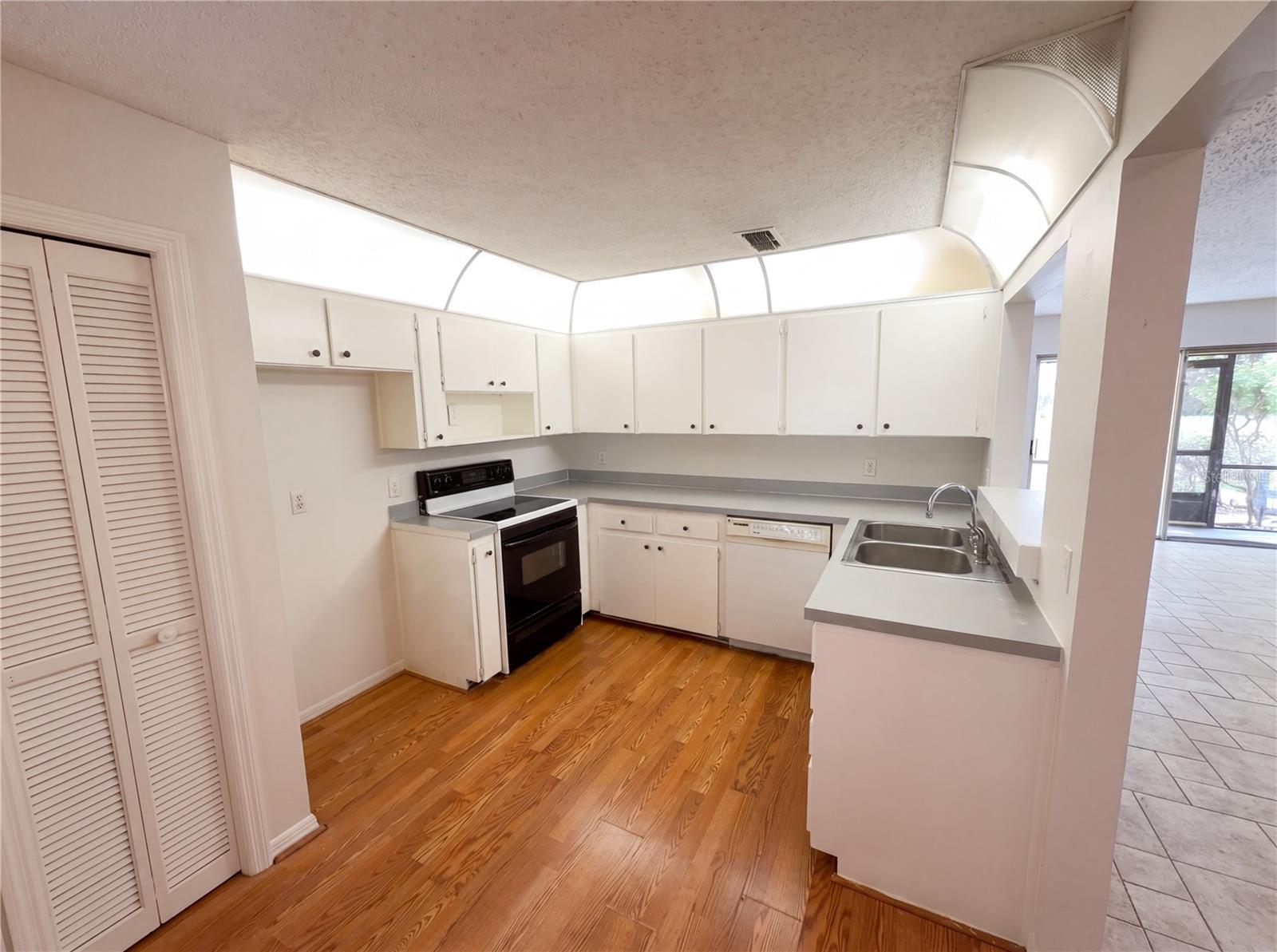 TUSCANY PLACE PH 1 - Residential