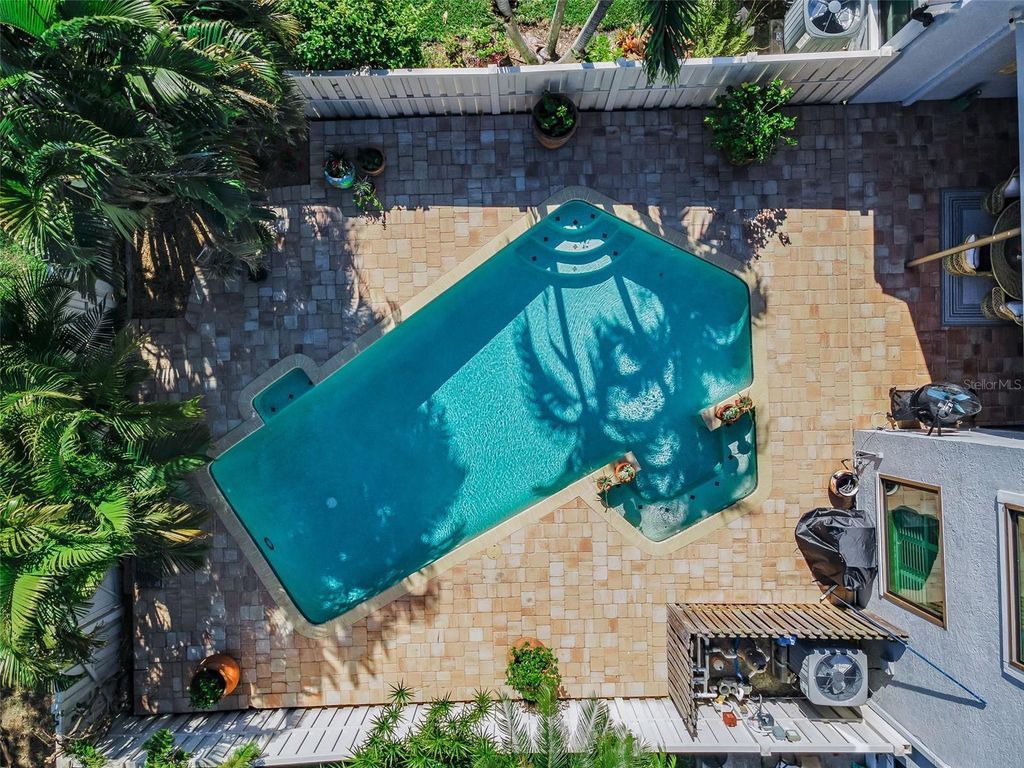 Photo of 990 San Carlos Court NE, St Petersburg, FL 33702 (MLS # TB8468554)