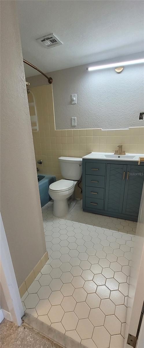 PARADISE ISLAND TOWERS CONDO - Residential Lease