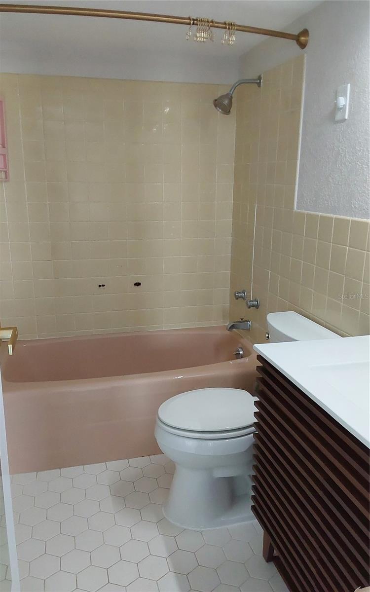 PARADISE ISLAND TOWERS CONDO - Residential Lease