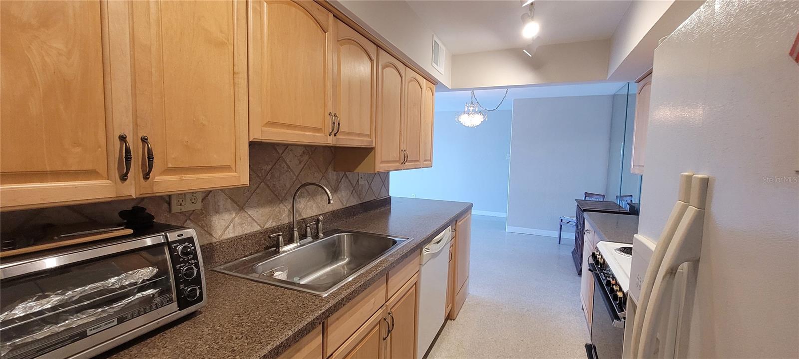 PARADISE ISLAND TOWERS CONDO - Residential Lease