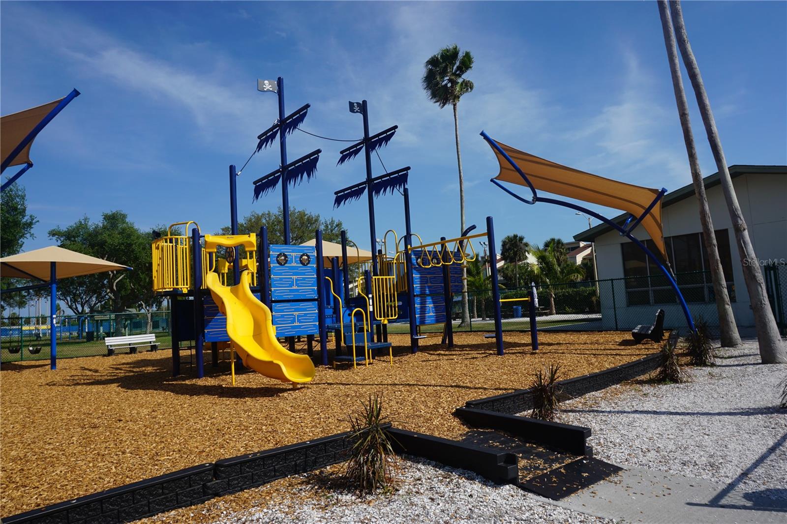 PARADISE ISLAND TOWERS CONDO - Residential Lease