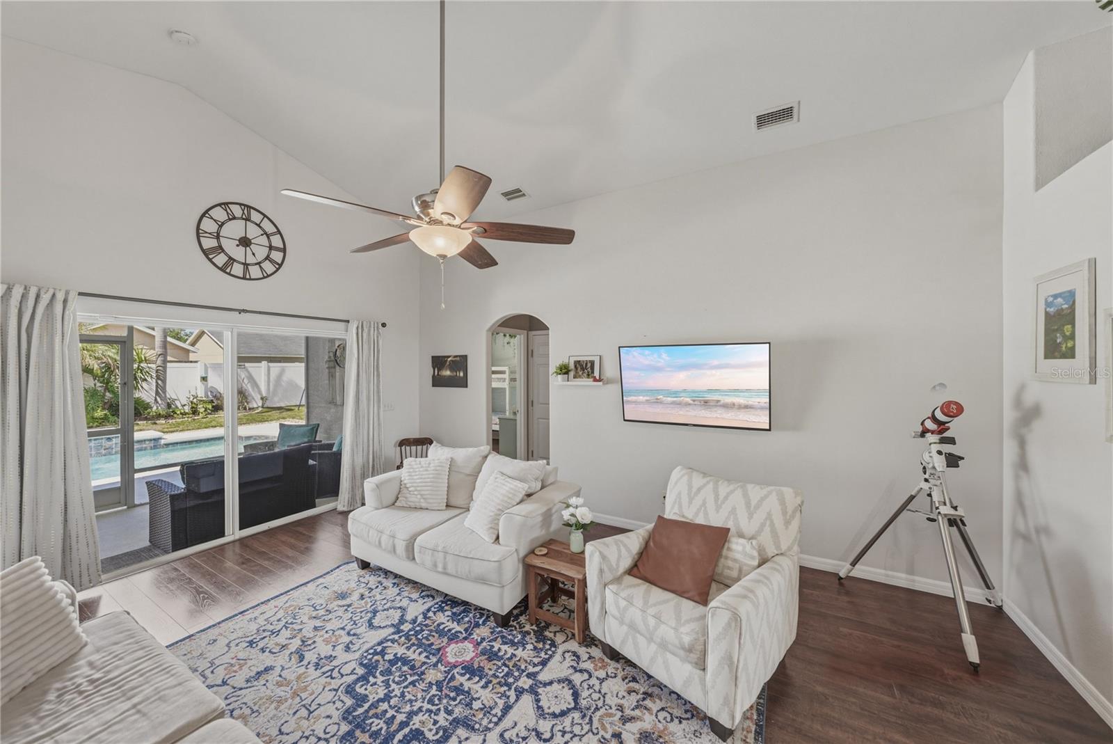 CRESCENT VIEW - Residential