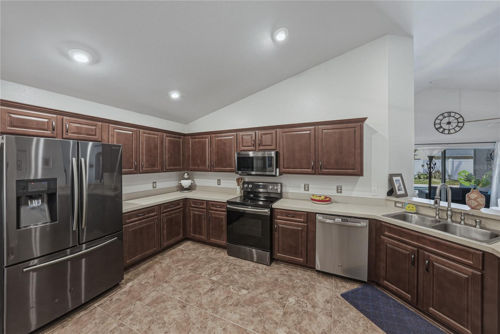CRESCENT VIEW - Residential