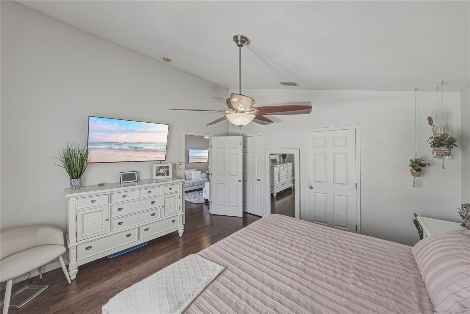 CRESCENT VIEW - Residential