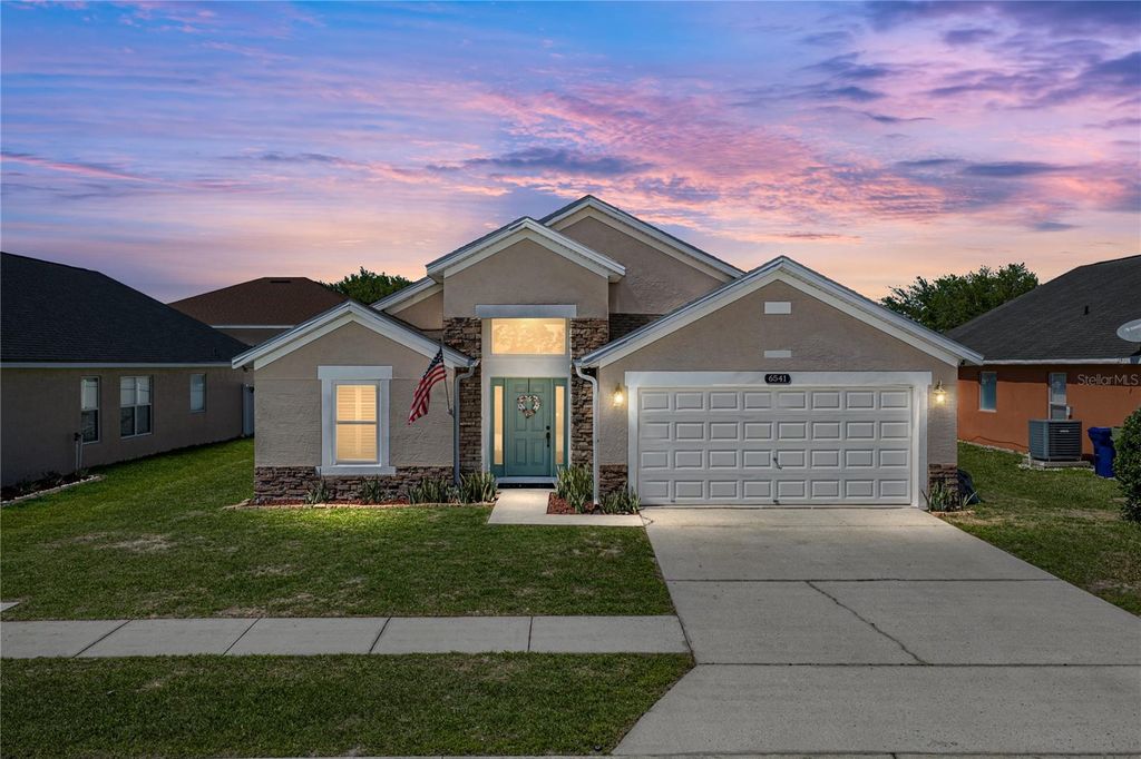 Photo of 6541 Crescent Loop, Winter Haven, FL 33884 (MLS # L4960746)