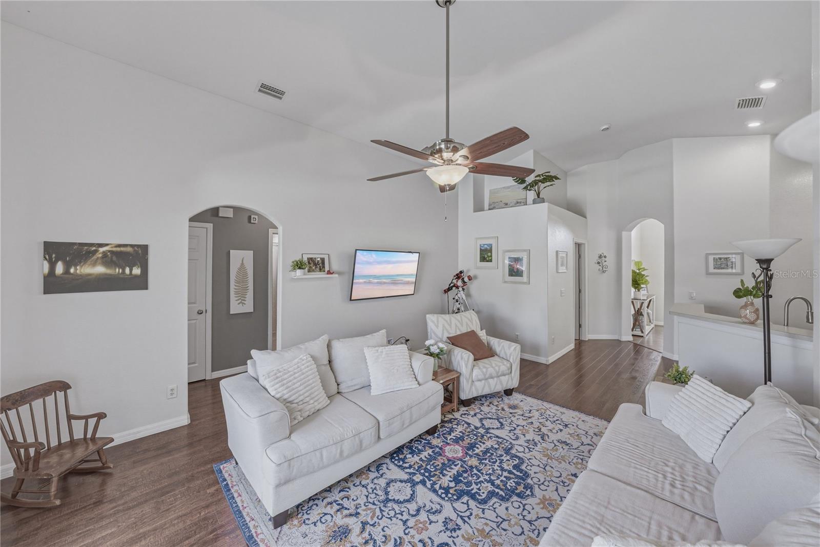CRESCENT VIEW - Residential