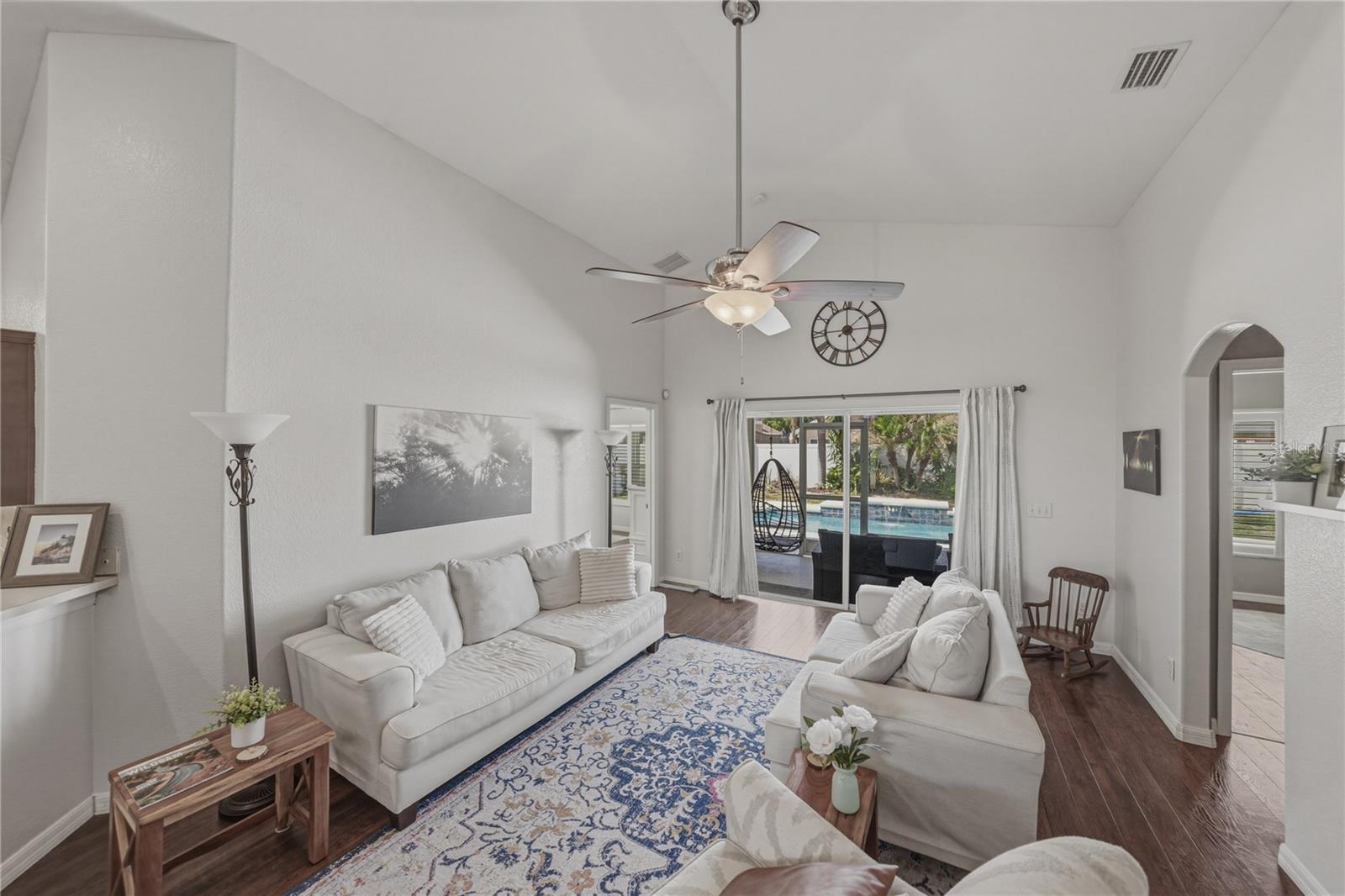 CRESCENT VIEW - Residential