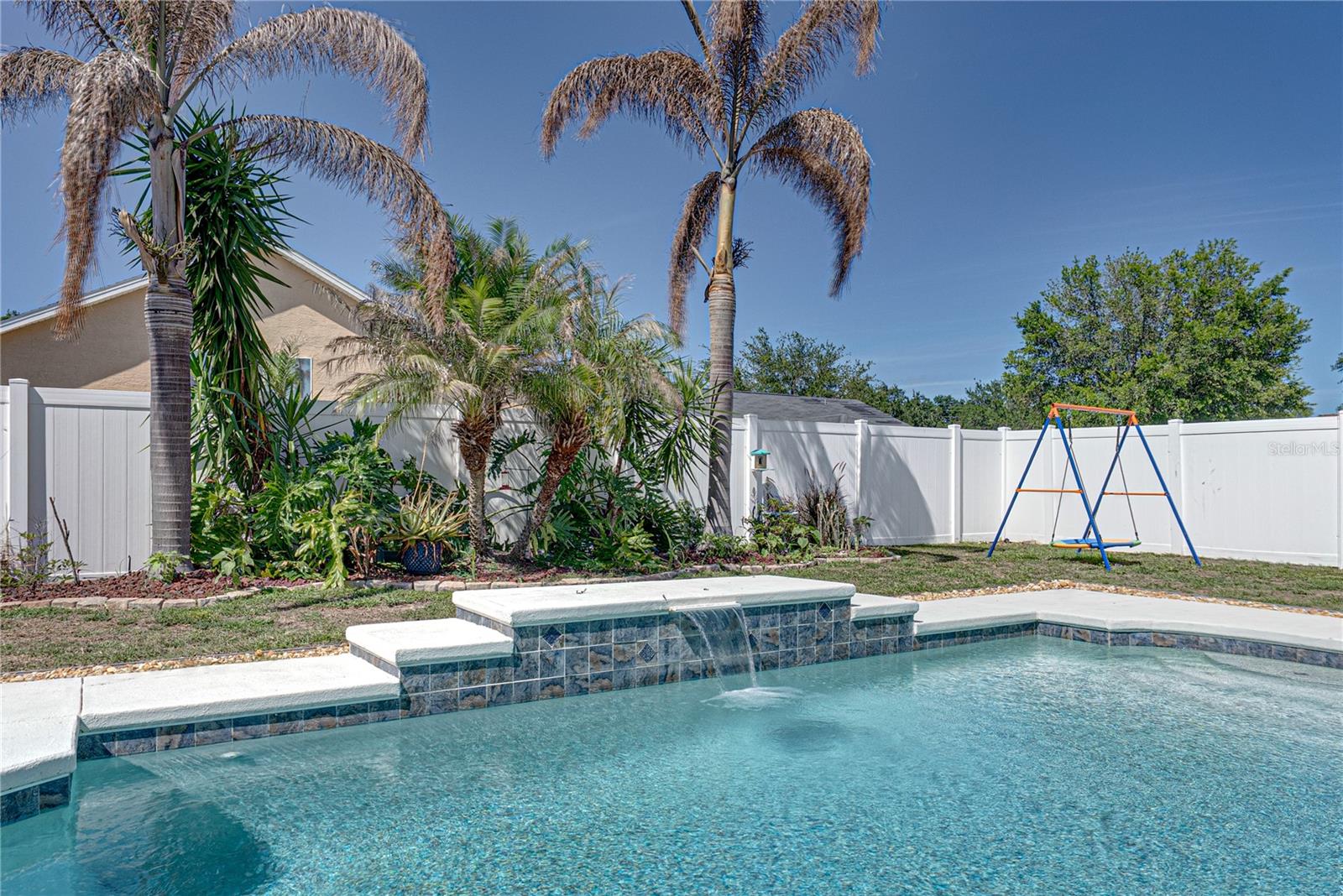 CRESCENT VIEW - Residential