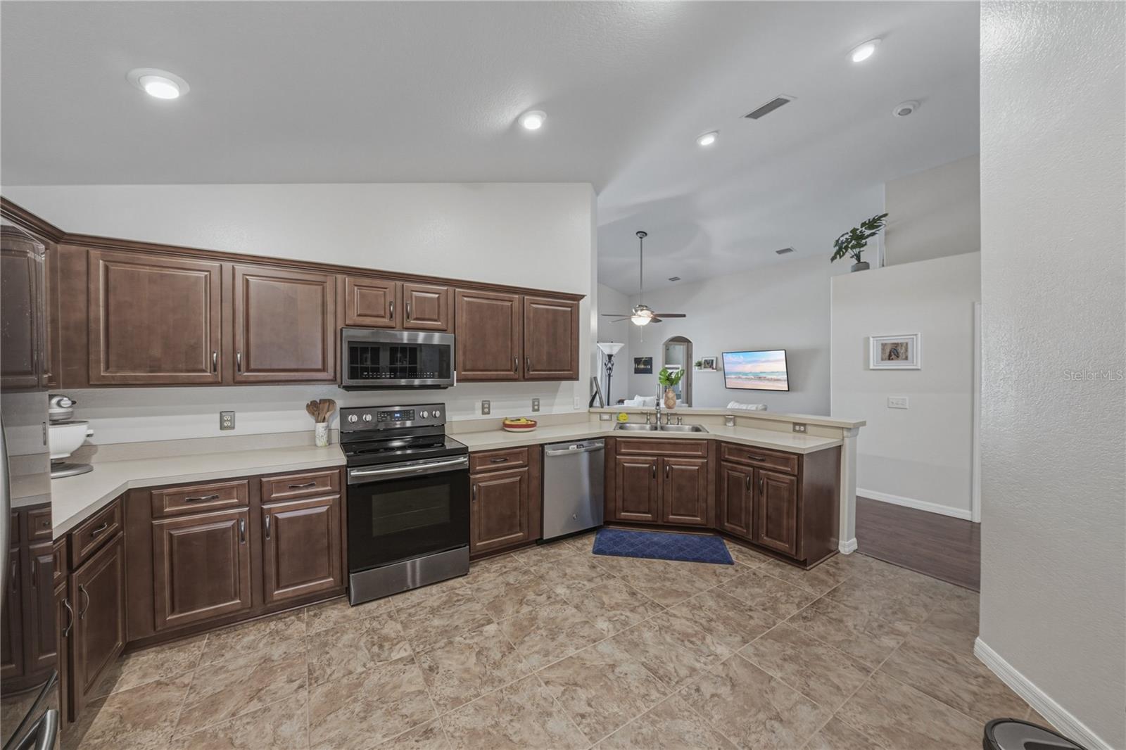 CRESCENT VIEW - Residential
