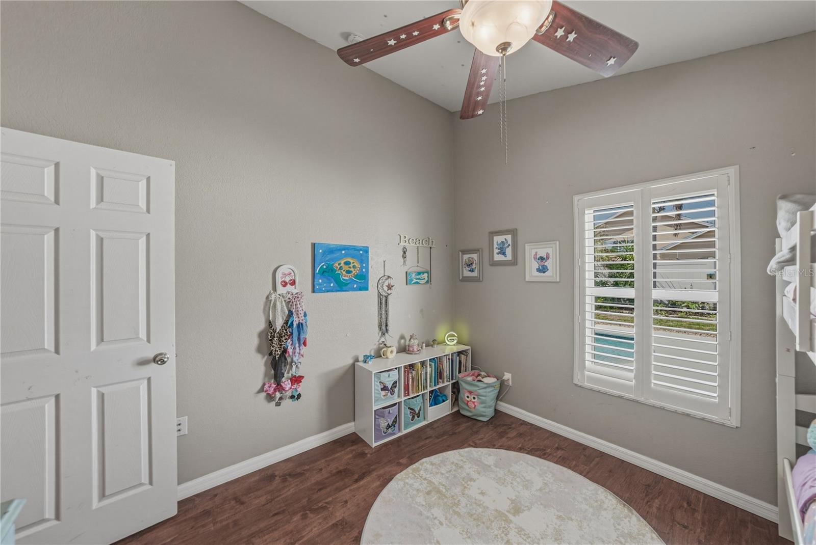 CRESCENT VIEW - Residential