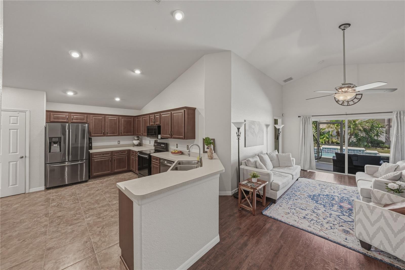 CRESCENT VIEW - Residential
