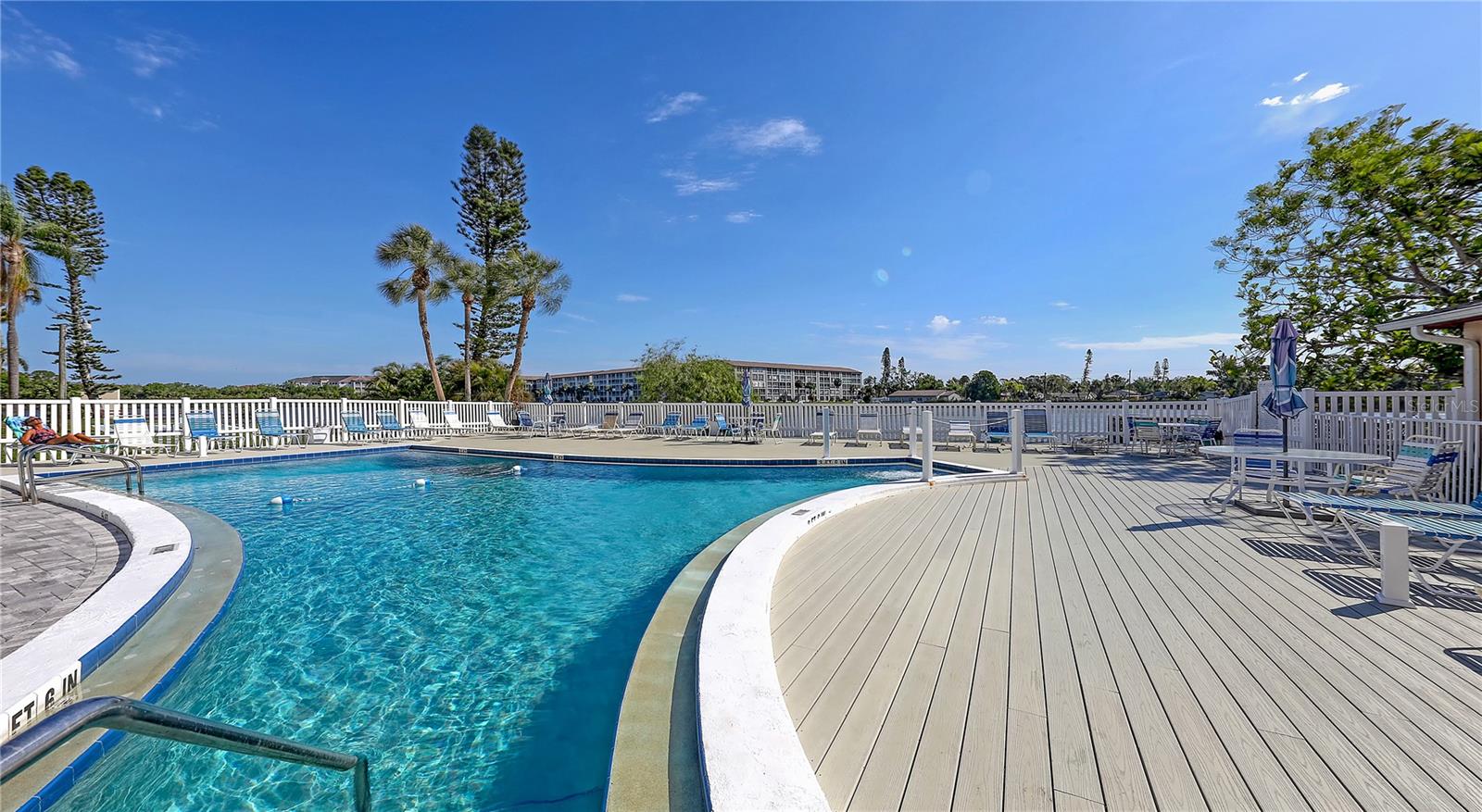 BAYSHORE ON THE LAKE APTS SEC 3 - Residential