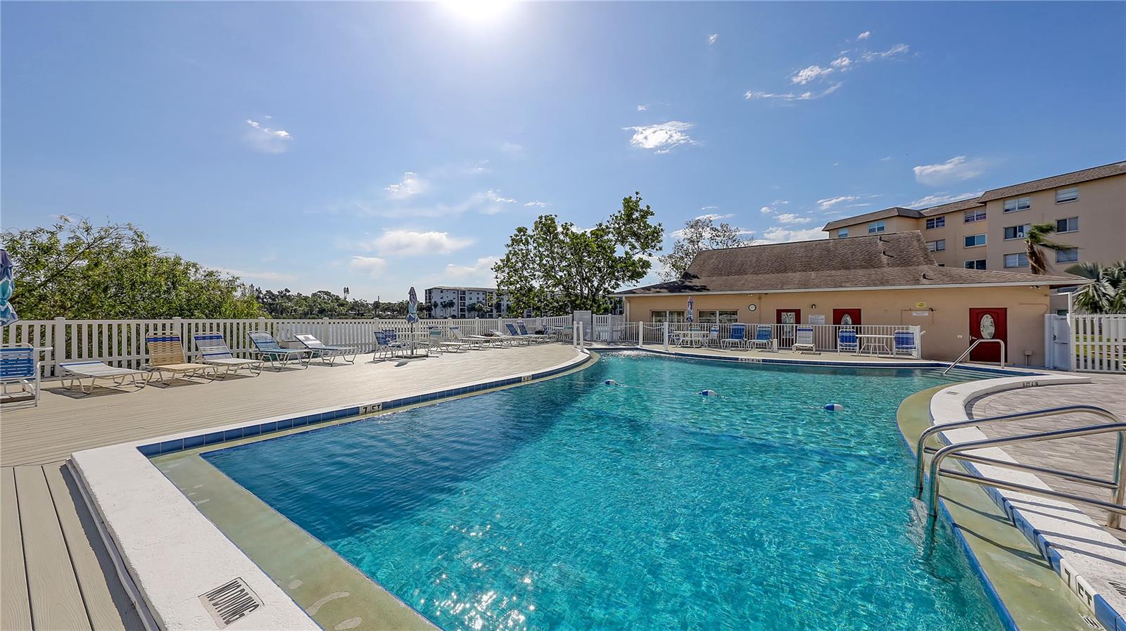 BAYSHORE ON THE LAKE APTS SEC 3 - Residential