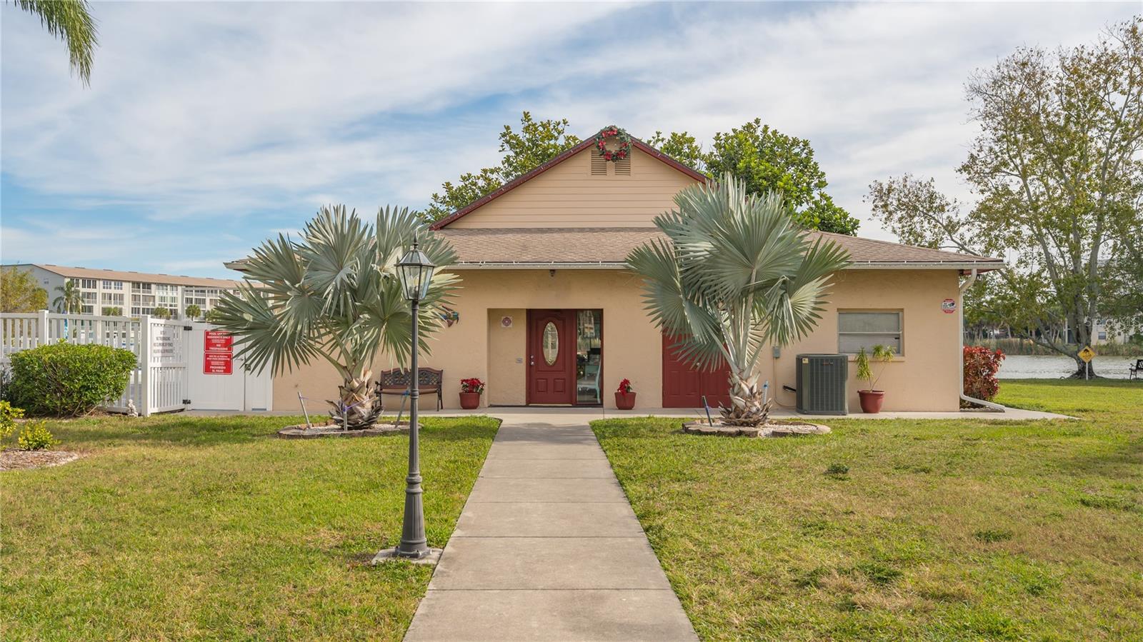 BAYSHORE ON THE LAKE APTS SEC 3 - Residential