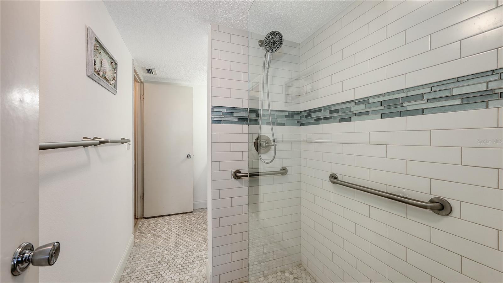 BAYSHORE ON THE LAKE APTS SEC 3 - Residential