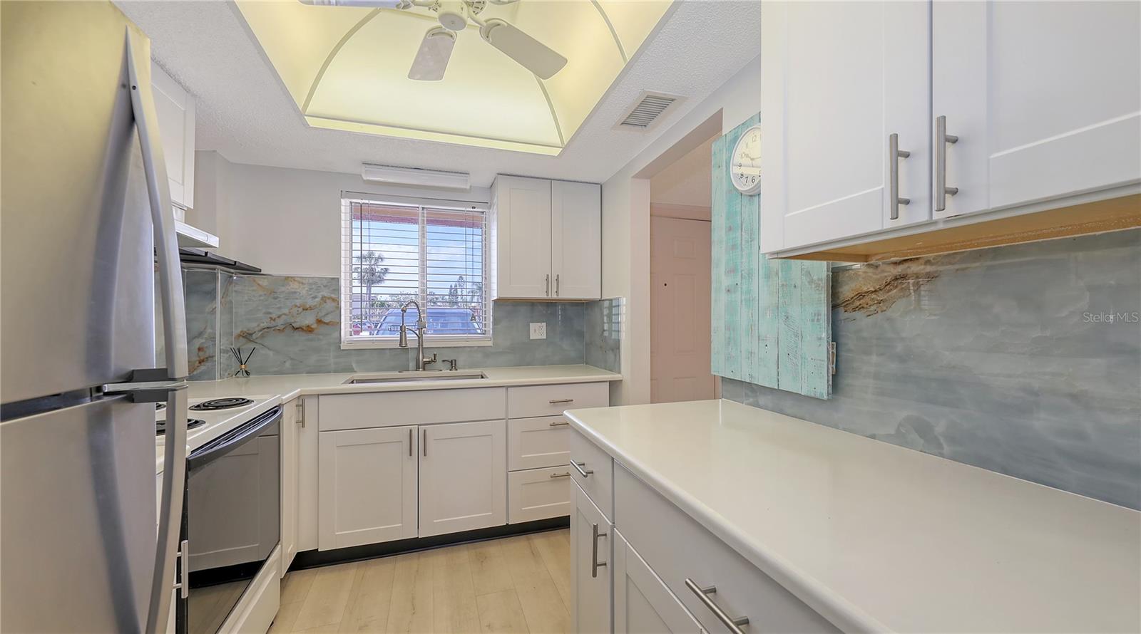 BAYSHORE ON THE LAKE APTS SEC 3 - Residential