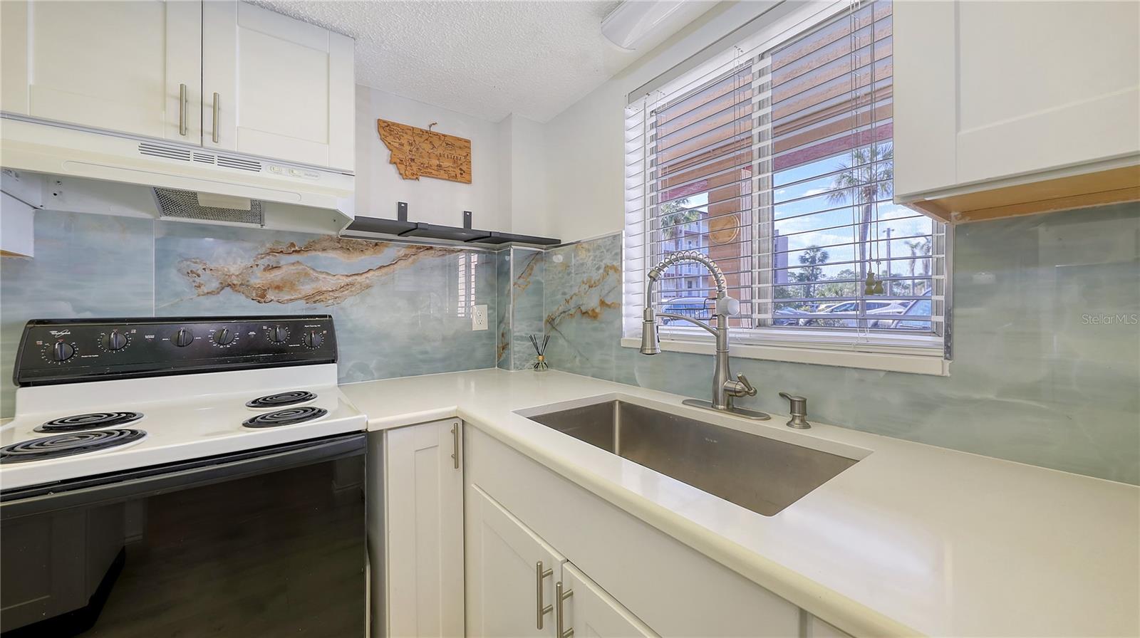 BAYSHORE ON THE LAKE APTS SEC 3 - Residential