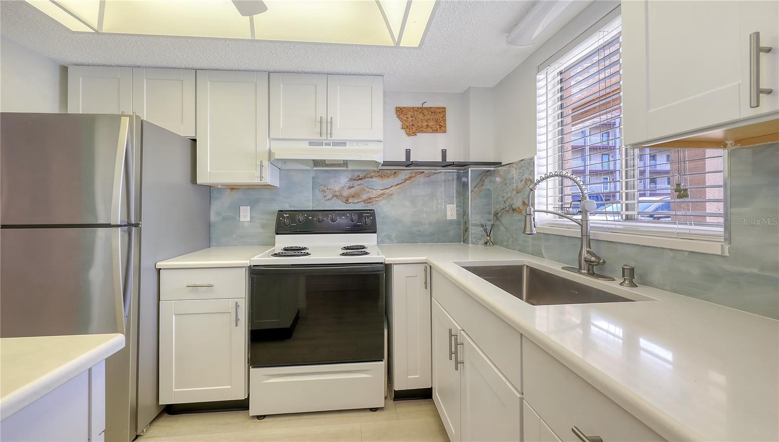 BAYSHORE ON THE LAKE APTS SEC 3 - Residential