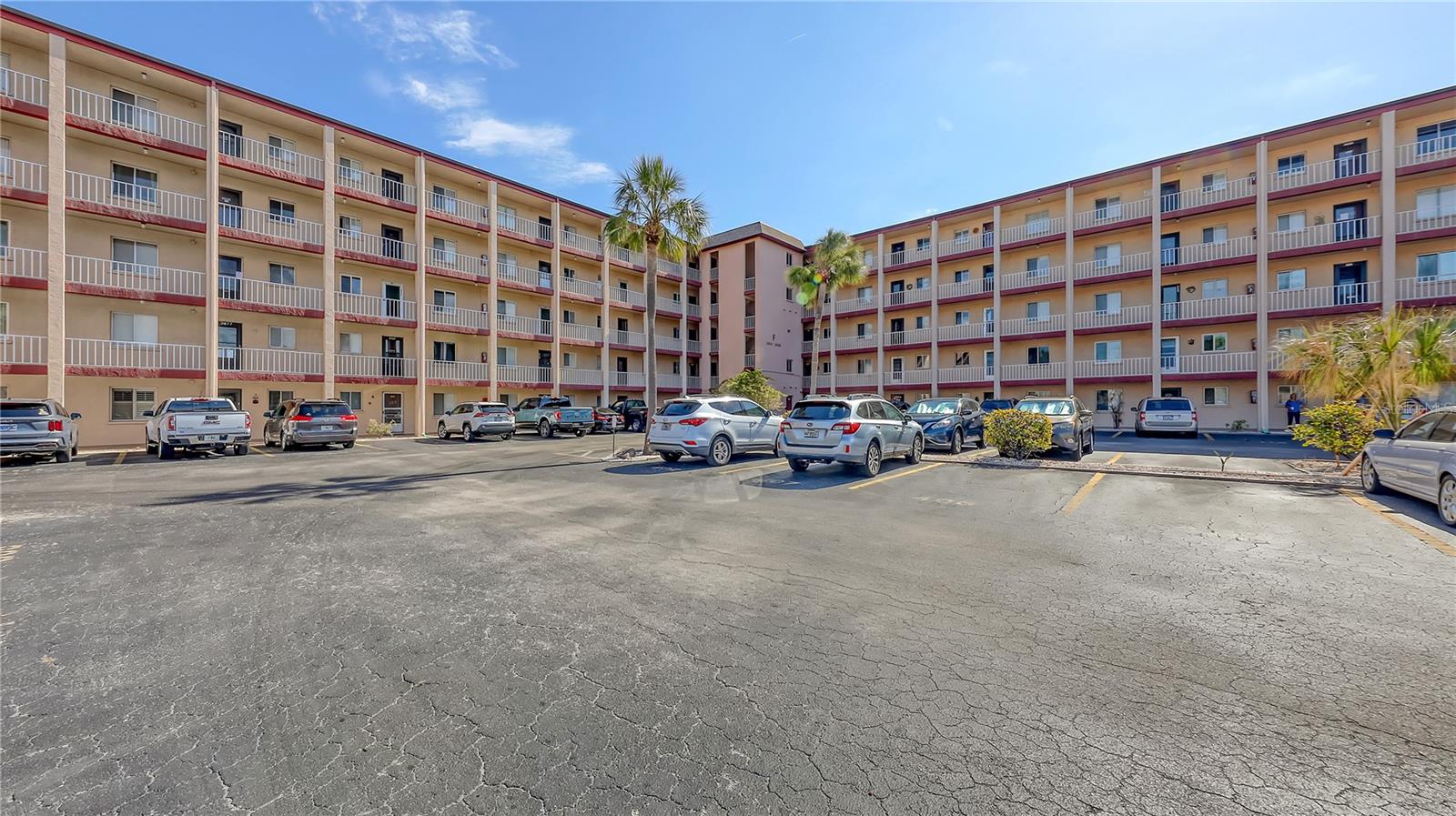 BAYSHORE ON THE LAKE APTS SEC 3 - Residential