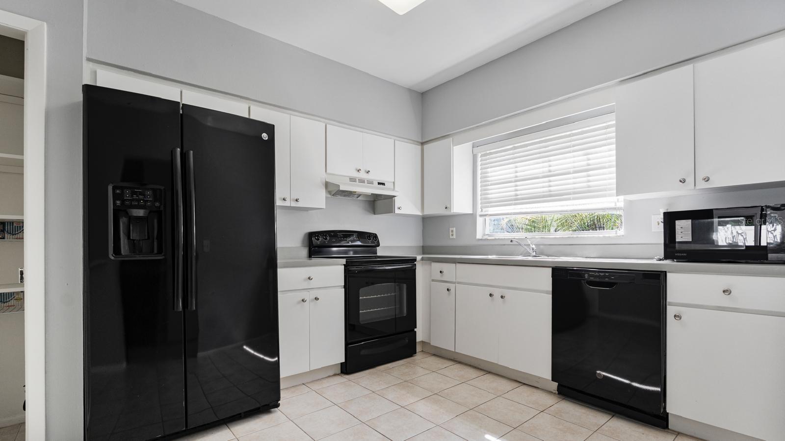 CARROLLWOOD PINES - Residential Lease