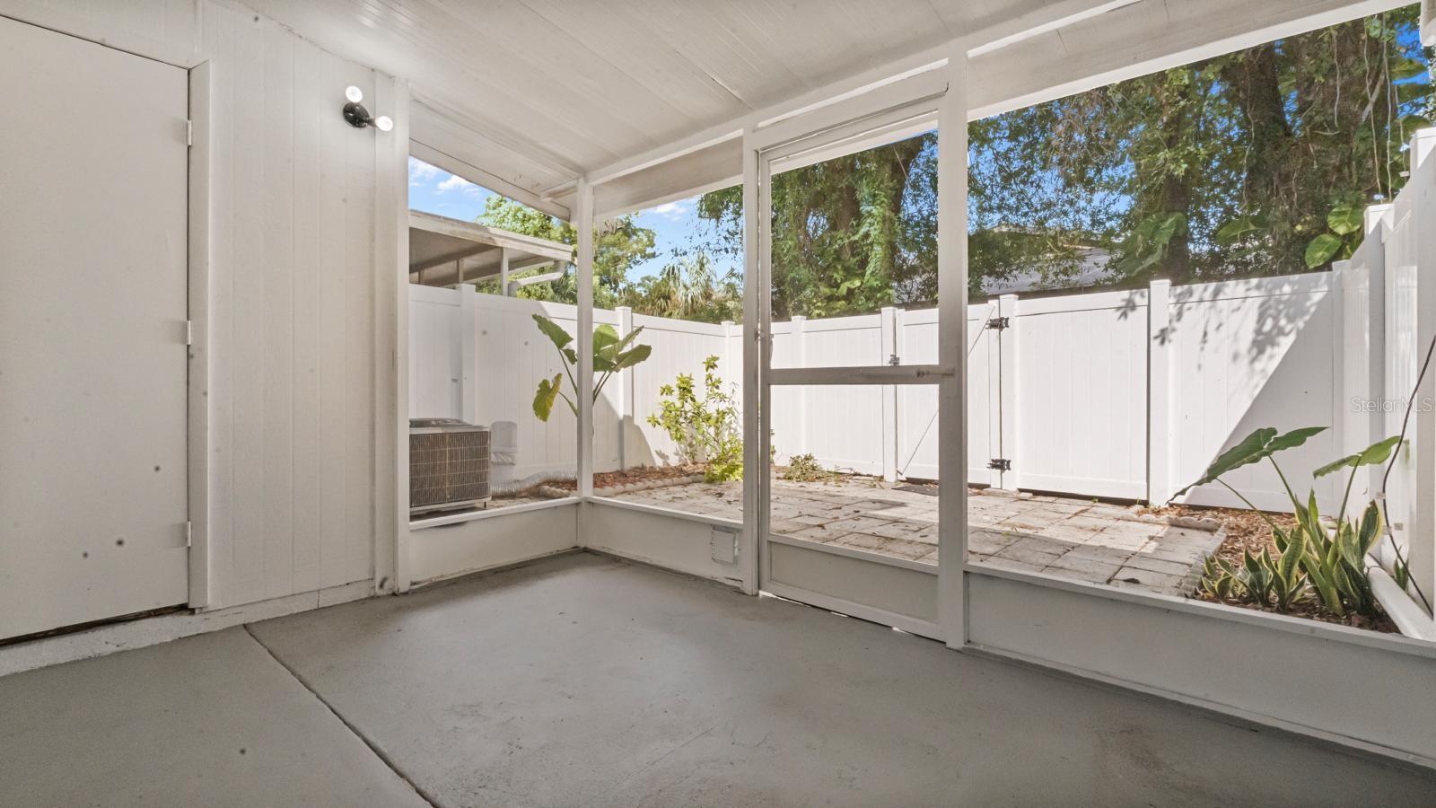 CARROLLWOOD PINES - Residential Lease