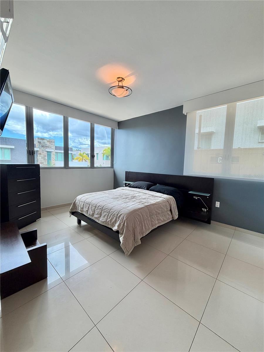 SENDEROS DE MONTEHIEDRA - Residential