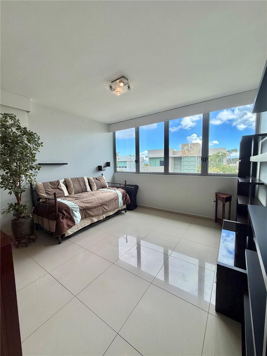 SENDEROS DE MONTEHIEDRA - Residential