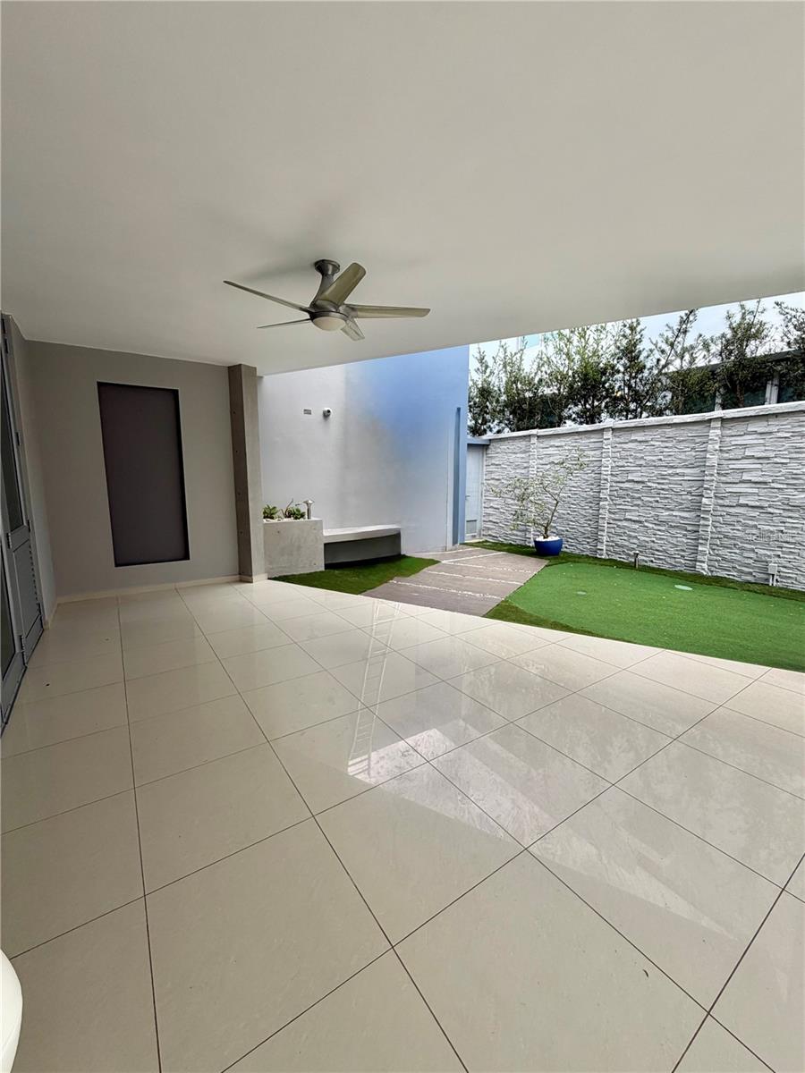 SENDEROS DE MONTEHIEDRA - Residential