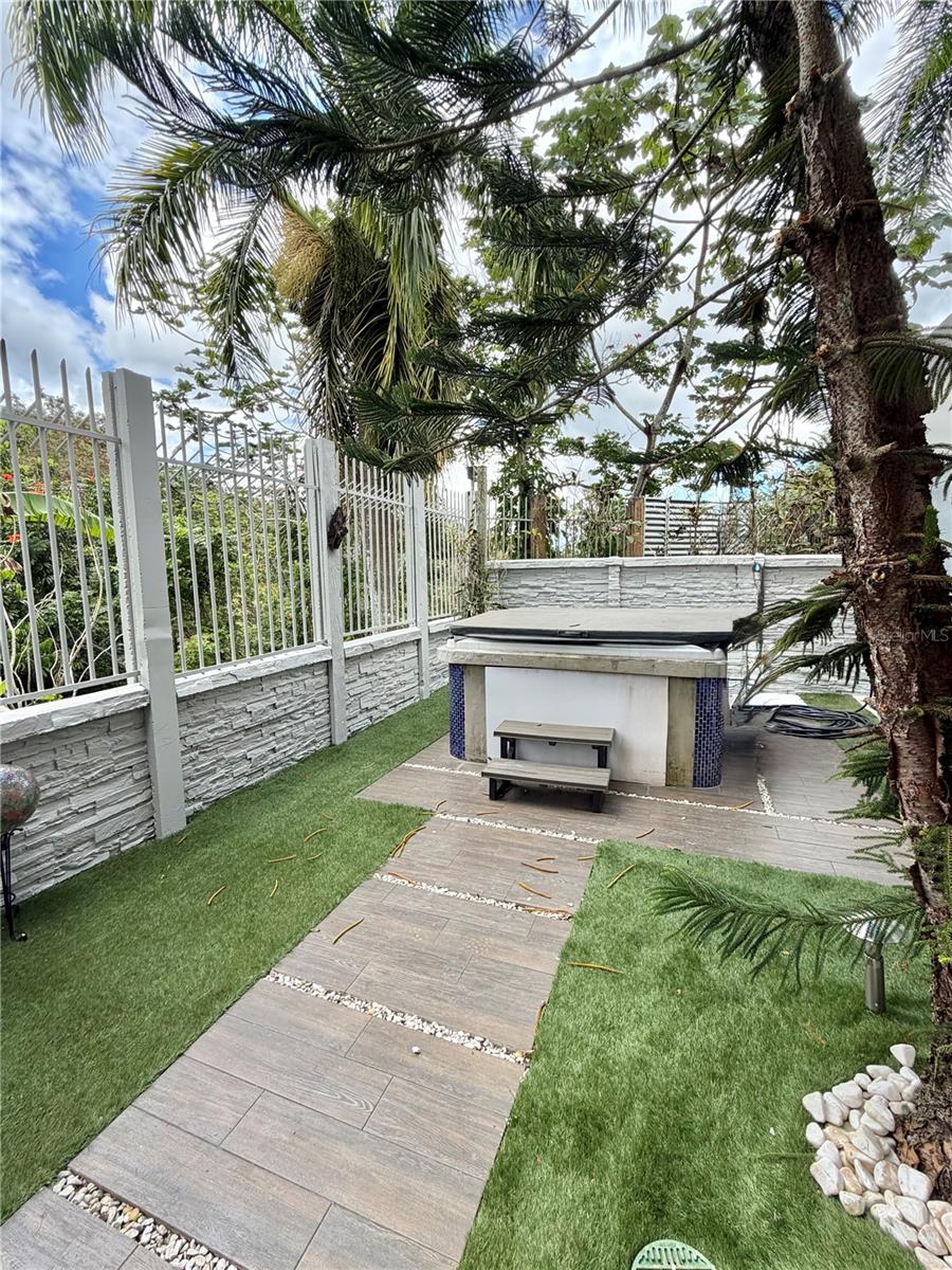 SENDEROS DE MONTEHIEDRA - Residential