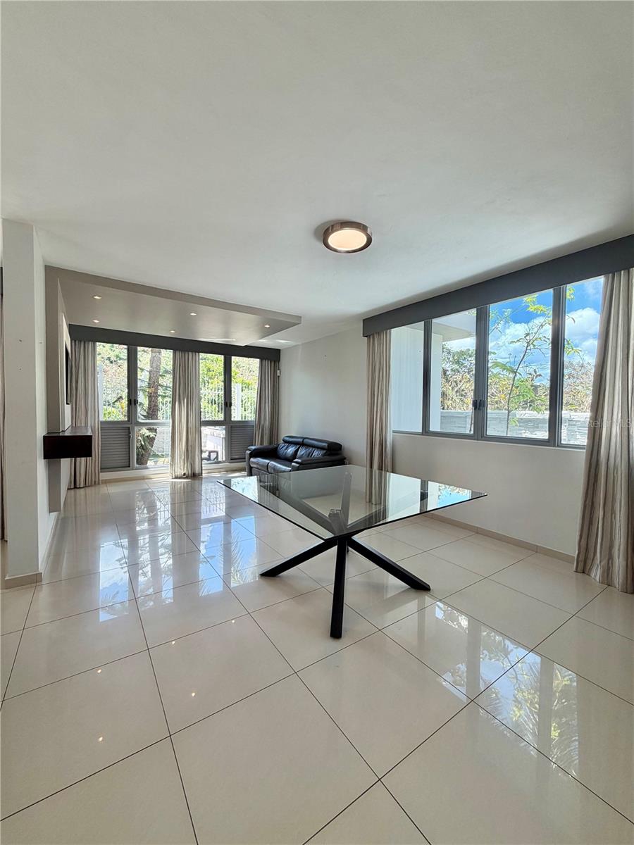 SENDEROS DE MONTEHIEDRA - Residential