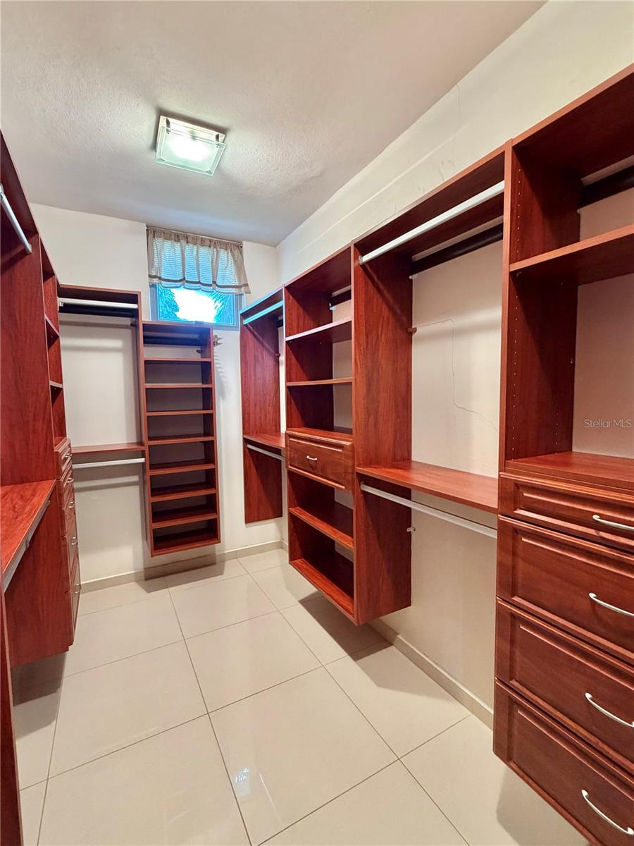 SENDEROS DE MONTEHIEDRA - Residential