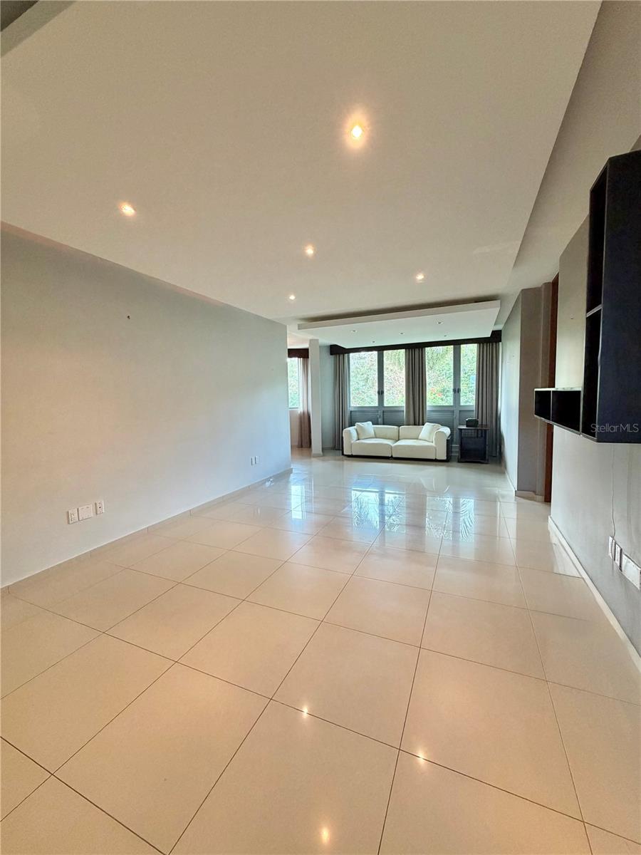 SENDEROS DE MONTEHIEDRA - Residential