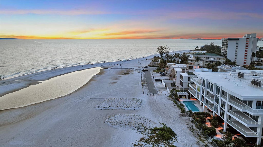 Photo of 70 Avenida Veneccia #201, Sarasota, FL 34242 (MLS # A4699817)