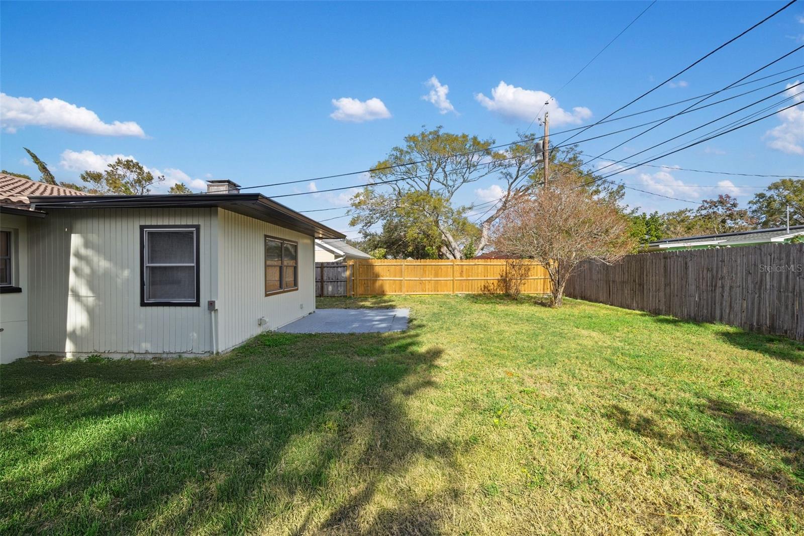 1073 KENWOOD DRIVE