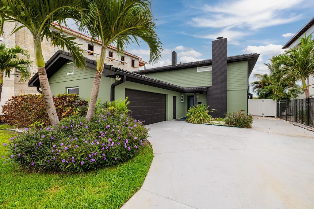 Photo of 3319 Bayshore Boulevard NE, St Petersburg, FL 33703 (MLS # TB8400049)