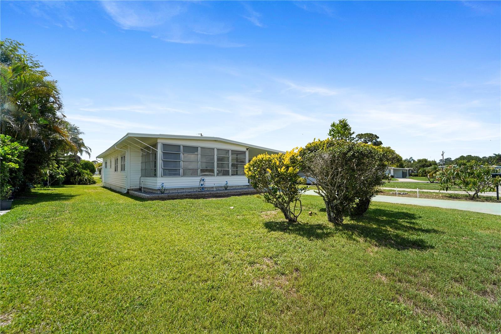 47 DELAWARE COURT S 10