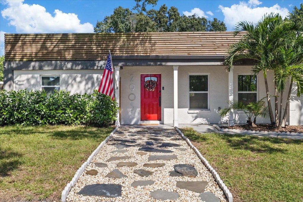 Photo of 2905 W Paxton Avenue, Tampa, FL 33611 (MLS # TB8560105)