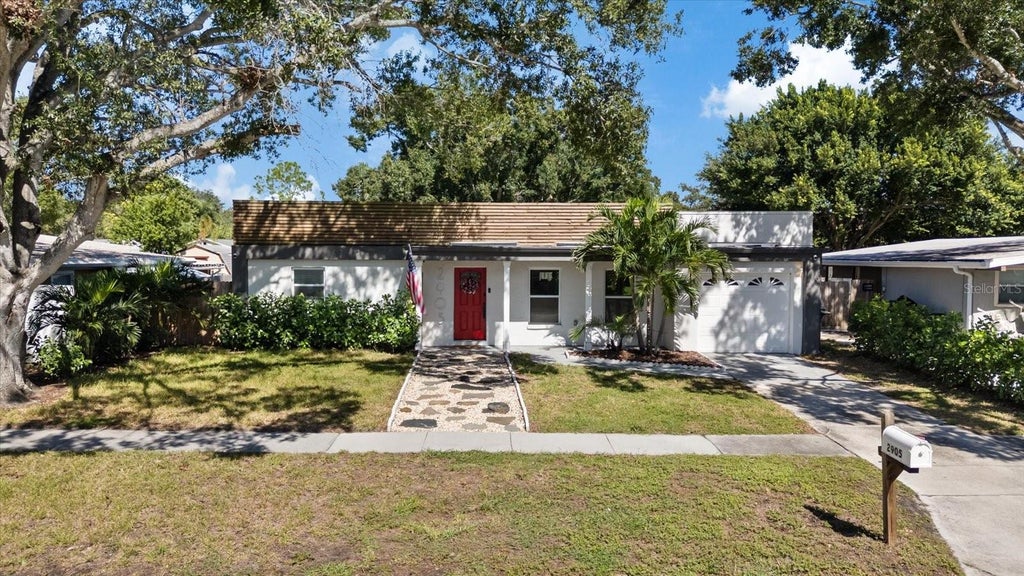 Photo of 2905 W Paxton Avenue, Tampa, FL 33611 (MLS # TB8560105)