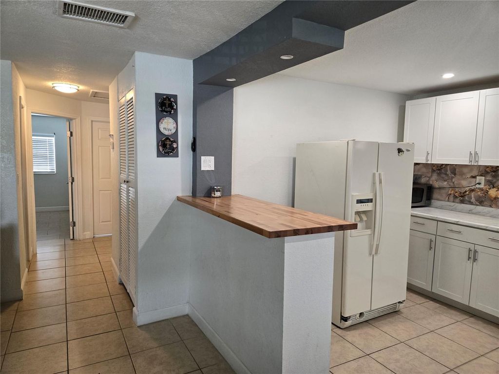 Photo of 2411 S Ramona Circle, Tampa, FL 33612 (MLS # TB8477985)