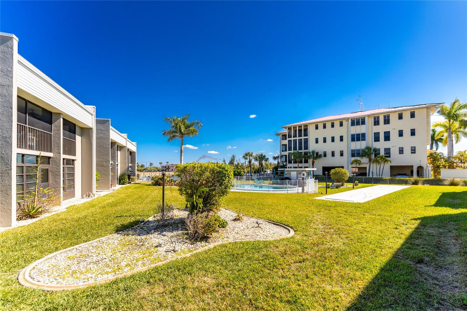 WHITE IBIS - Residential