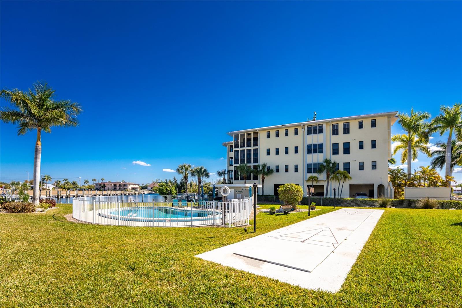 WHITE IBIS - Residential