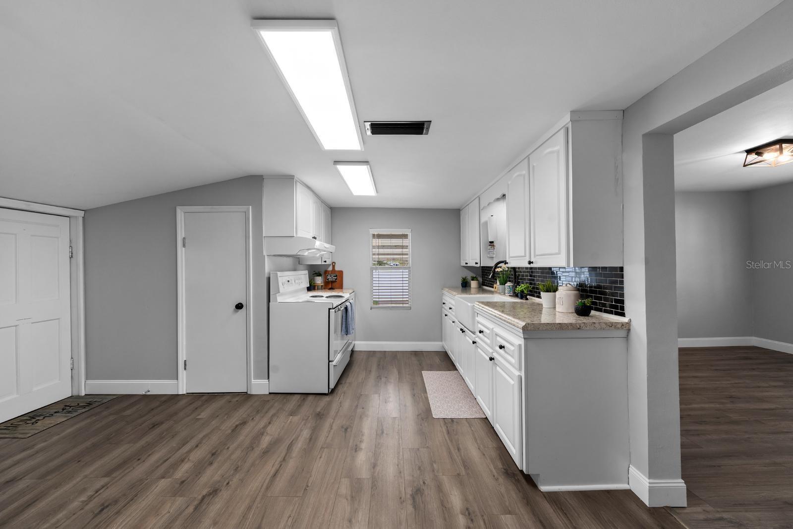 COUNTRY OAK PARK - Residential