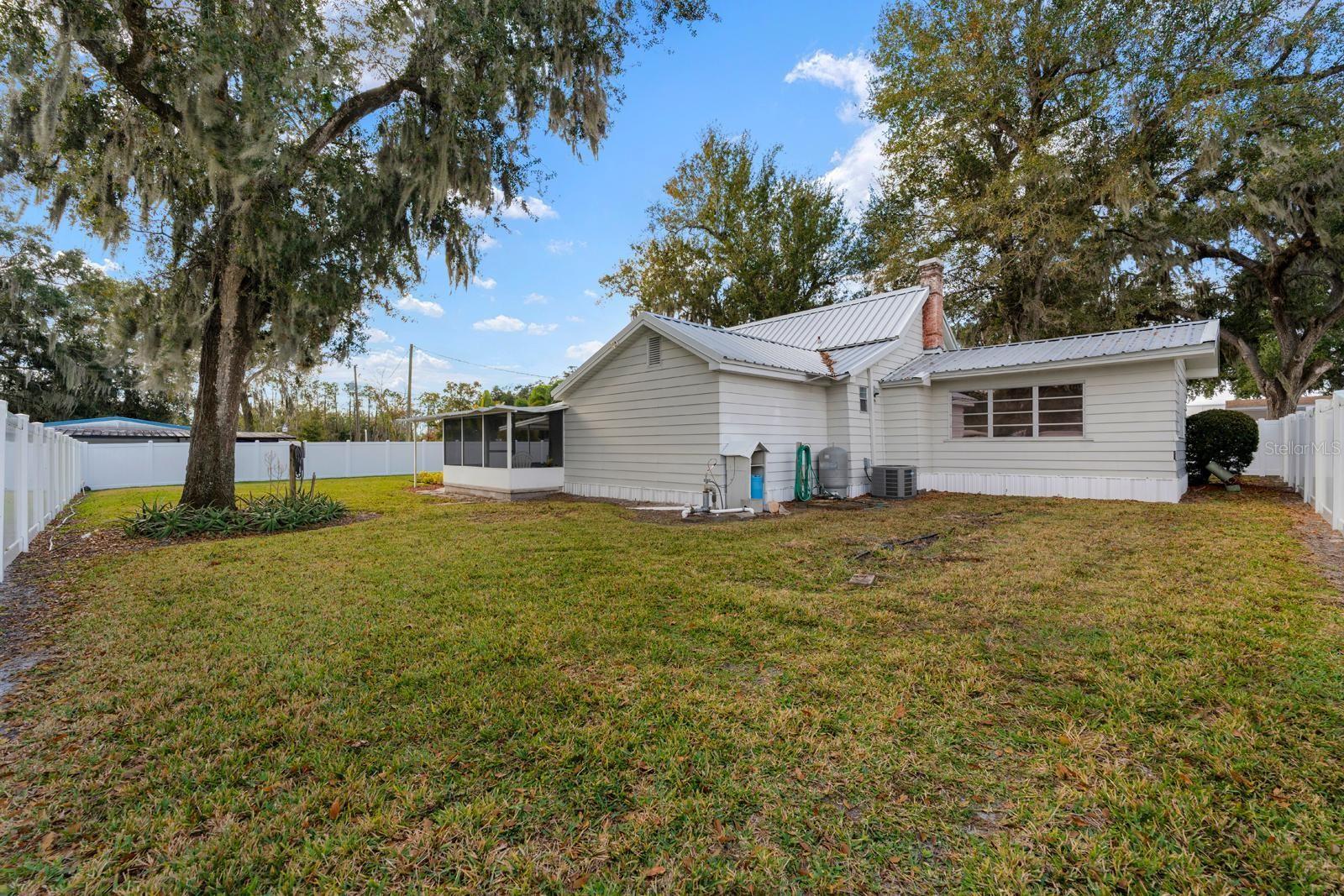 COUNTRY OAK PARK - Residential