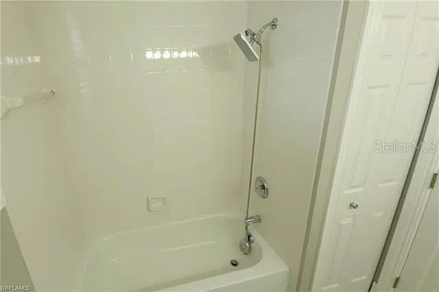 ENCLAVE/LAKES/THREE OAKS - Residential Lease